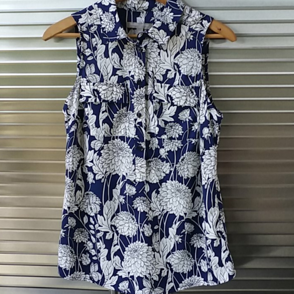 Banana republic sleeveless flower print top